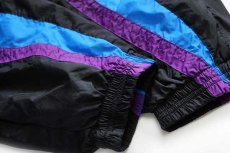画像6: 90s NIKEナイキ ロゴ刺繍 モックネック マルチカラー 切り替え ナイロンジャケット 黒×青×紫 L (6)