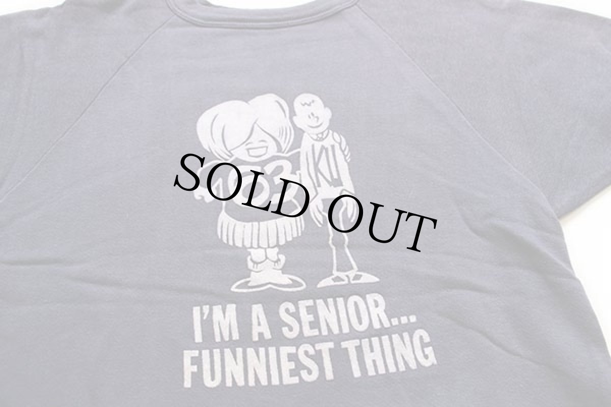 画像3: 60s I'M A SENIOR... FUNNIEST THING フロッキープリント 半袖スウェット ナス紺 フェード (3)