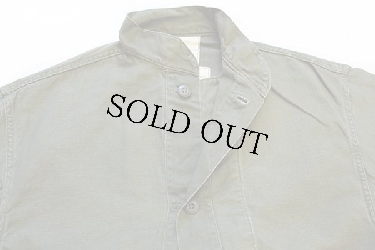 画像3: 70s 米軍 U.S.ARMY スタンドカラー コットンサテン ケミカルプロテクティブ ライナーシャツ オリーブグリーン M★23 (3)