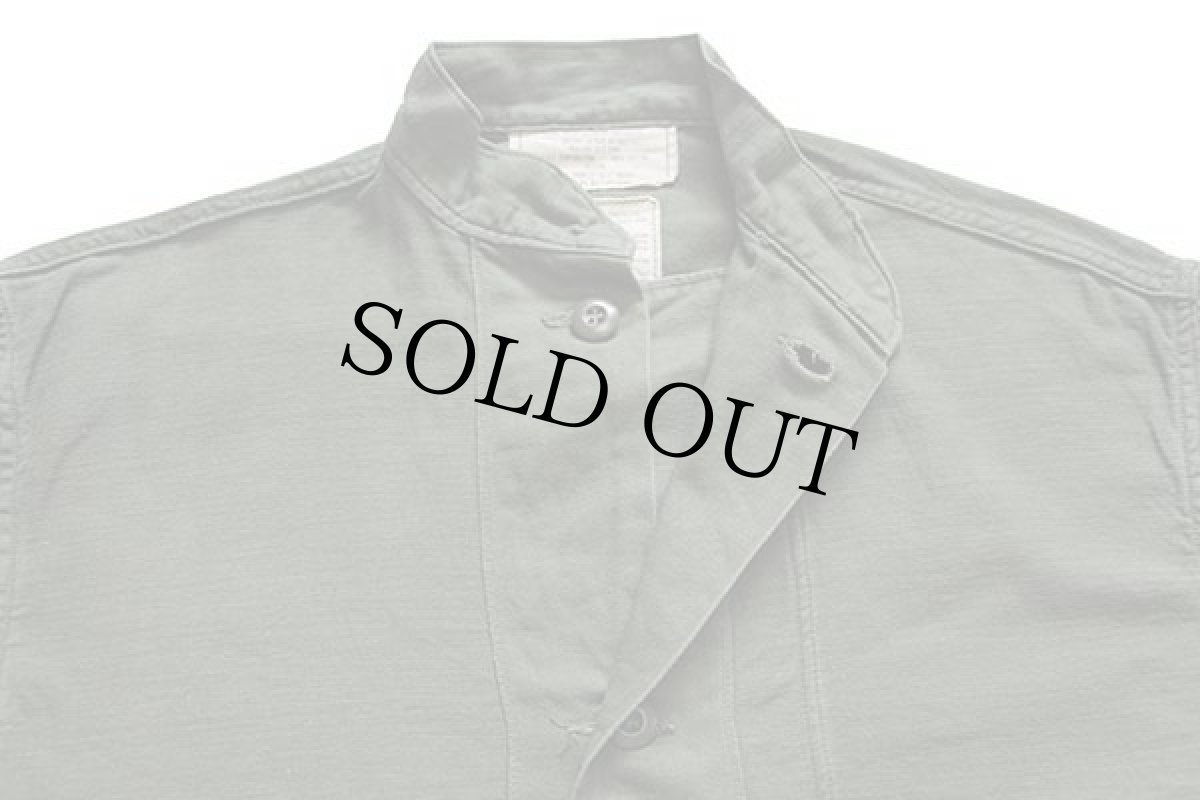 画像3: 70s 米軍 U.S.ARMY スタンドカラー コットンサテン ケミカルプロテクティブ ライナーシャツ オリーブグリーン M★09 (3)