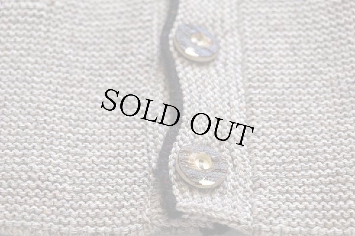 画像5: Distler ネップ入り 鹿角ボタン ノーカラー チロリアン メリノウール×アクリルニット ベスト カーディガン グレーベージュ 48 (5)