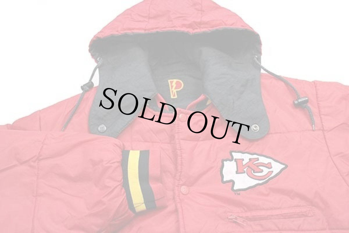 画像8: 90s PRO PLAYER NFL KANSAS CITY CHIEFS 刺繍 ツートン リバーシブル 中綿入り ナイロンパーカー 黒×赤 S (8)