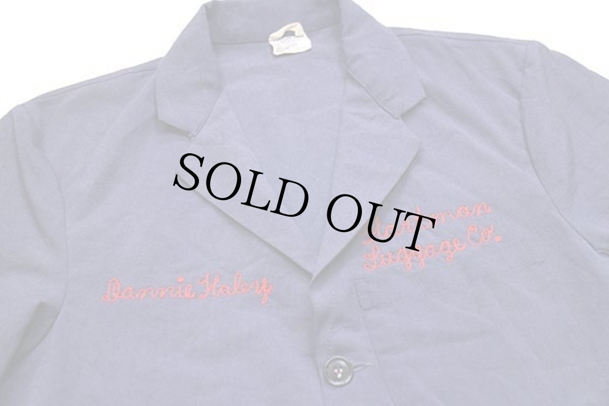 画像3: 70s fashion seal uniforms Hartmann Luggage Co. チェーン刺繍 レーヨン混 ショップコート ナス紺 フェード (3)