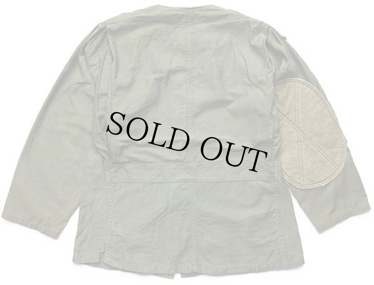 画像2: 60s 米軍 USMC ステンシル ノーカラー コットンサテン シューティングジャケット ボロ オリーブグリーン (2)