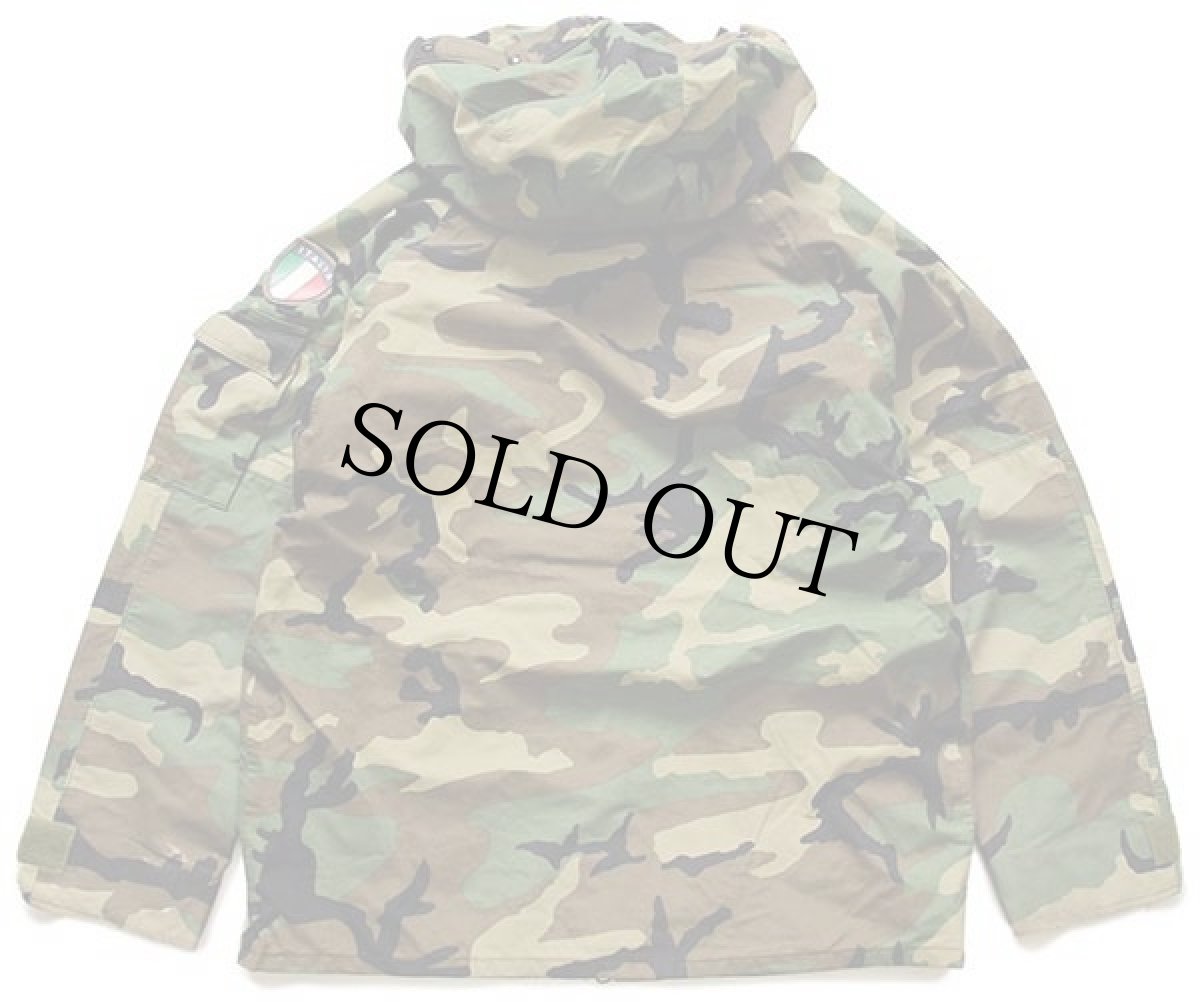 画像2: 90s 米軍 ECWCS GEN1 ITALY パッチ付き ウッドランドカモ GORE-TEXゴアテックスパーカー M-R (2)