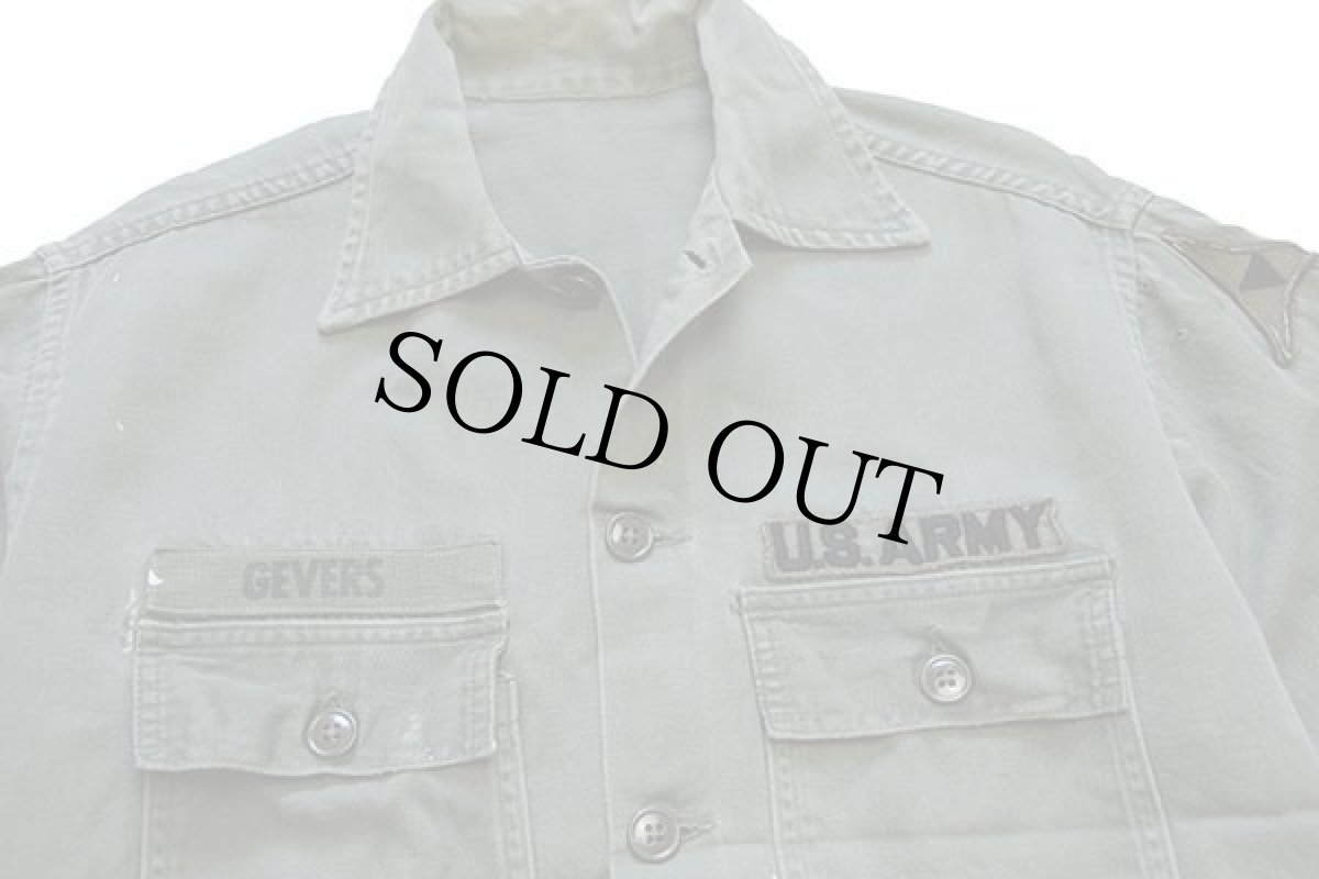 画像3: 60s 米軍 U.S.ARMY パッチ付き コットンサテン ユーティリティシャツ ボロ ペンキ飛び オリーブグリーン (3)