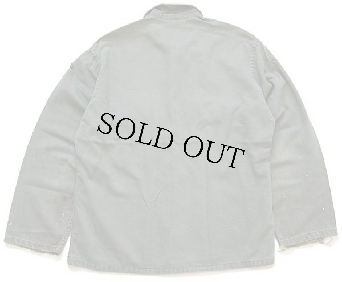 画像2: 60s 米軍 U.S.ARMY パッチ付き コットンサテン ユーティリティシャツ ボロ ペンキ飛び オリーブグリーン (2)