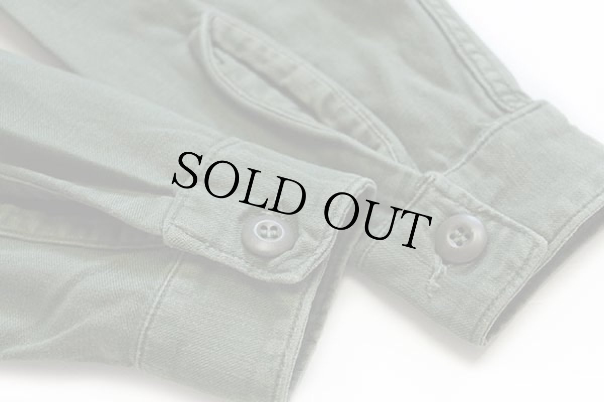 画像6: 60s 米軍 U.S.ARMY パッチ付き コットンサテン ユーティリティシャツ オリーブグリーン 14.5 (6)