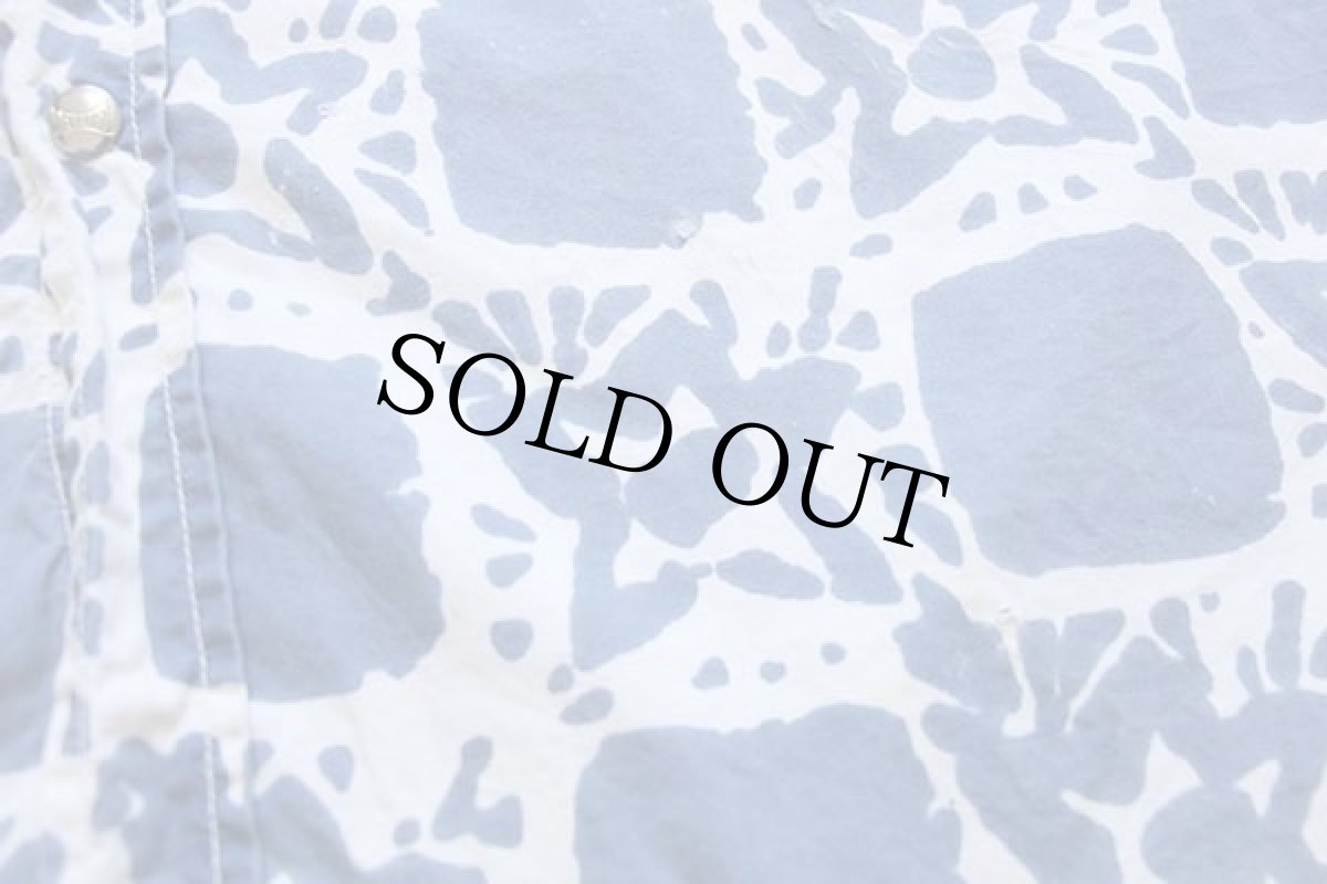 画像6: 90s イタリア製 DEVERGO スター 総柄 染み込みプリント アート コットンシャツ ブルーグレー×白 M (6)