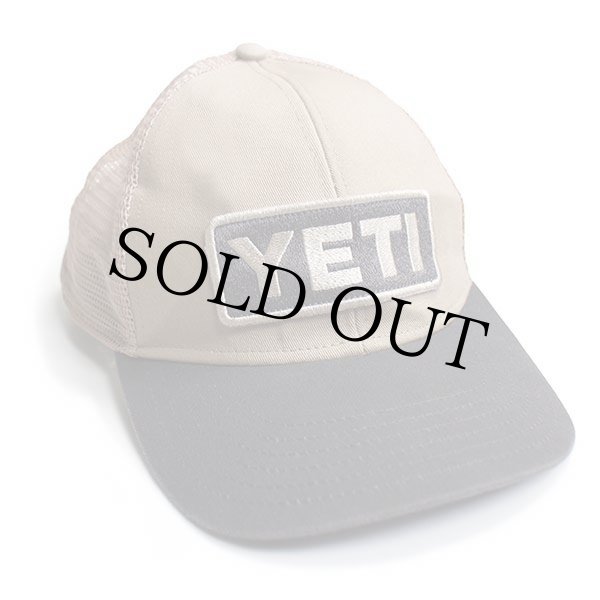 YETI ロゴ パッチ付き ツートン 切り替え メッシュキャップ ベージュ