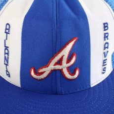 画像4: 80s USA製 MLB ATLANTA BRAVES ロゴ パッチ付き ツートン 切り替え メッシュキャップ 青×白 L (4)