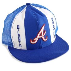 画像1: 80s USA製 MLB ATLANTA BRAVES ロゴ パッチ付き ツートン 切り替え メッシュキャップ 青×白 L (1)