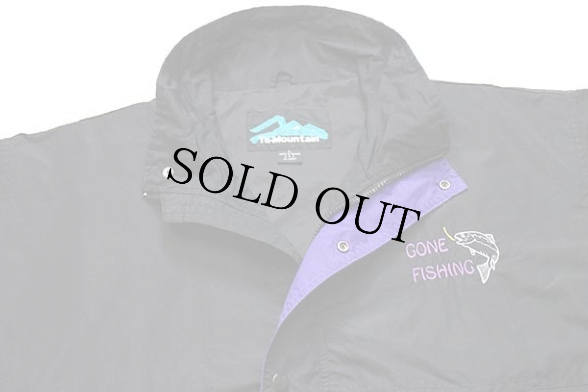 画像3: 90s Tri Mountain GONE FISHING 刺繍 6800 BACK COUNTRY JACKET ナイロンジャケット 黒×紫 L (3)