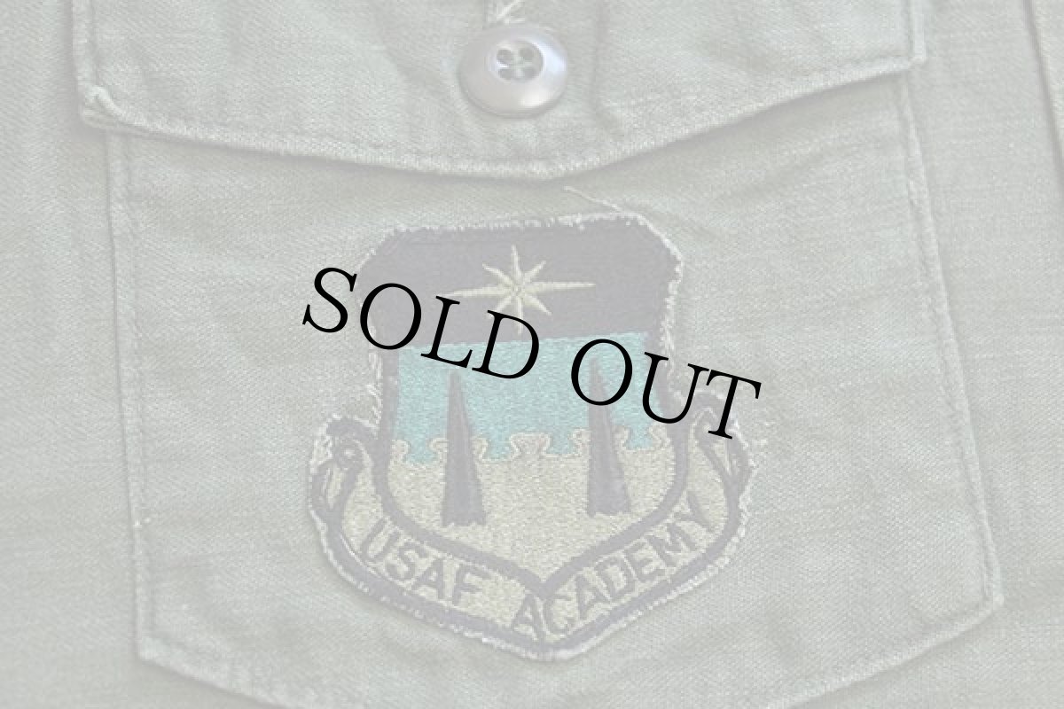 画像4: 70s 米軍 U.S.AIR FORCE パッチ付き 半袖 コットンサテン ユーティリティシャツ カスタム オリーブグリーン 15 (4)