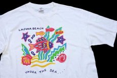 画像1: 90s USA製 crazy shirts LAGUNA BERACH UNDER THE SEA... 両面 染み込みプリント アート コットンTシャツ 白 M (1)