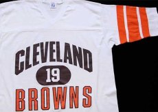 画像1: 80s USA製 LOGO7 NFL CLEVELAND BROWNS 19 三段中抜き ビッグロゴ Vネック フットボールTシャツ 白 (1)