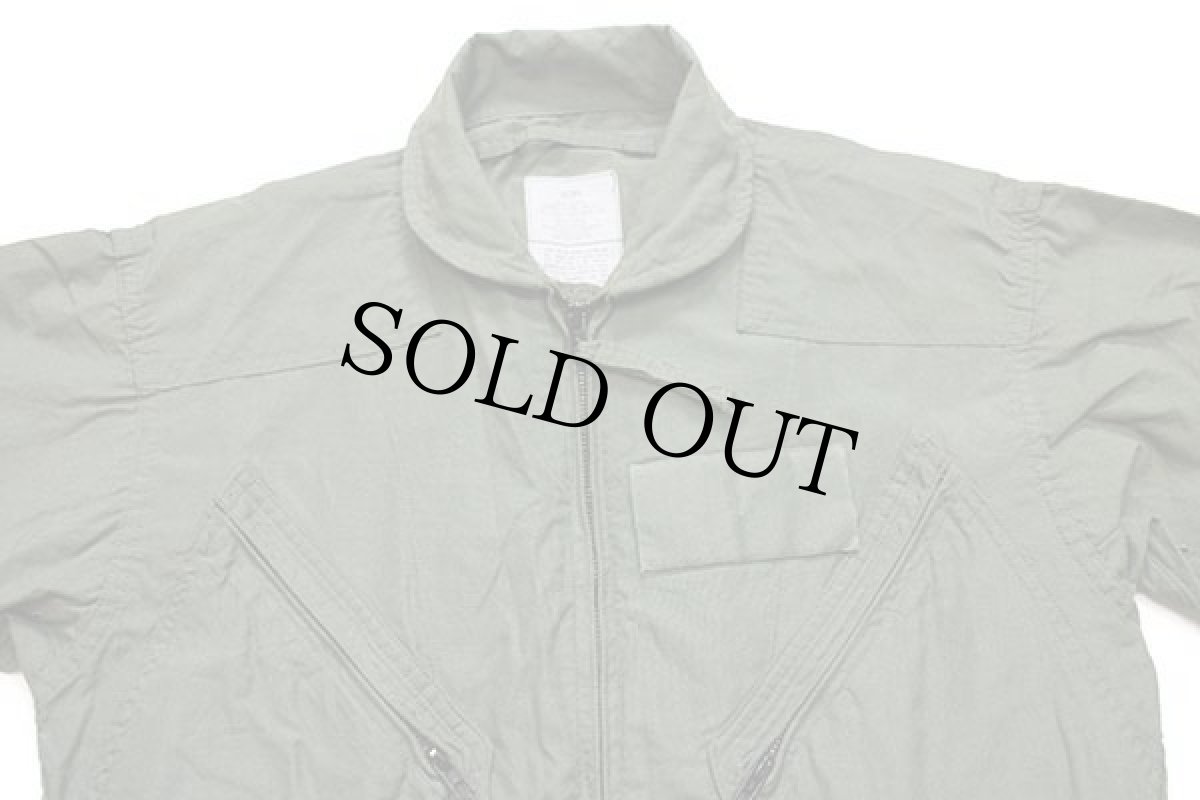 画像4: 00s 米軍 CWU-27/P カバーオール アラミド フライトスーツ セージグリーン 40R★17 つなぎ (4)