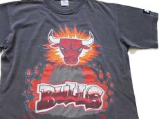 画像1: 90s USA製 STARTERスターター NBA CHICAGO BULLS シカゴ ブルズ グラフィティ コットンTシャツ 黒 フェード M (1)