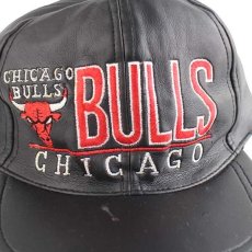 画像4: 90s NBA CHICAGO BULLS シカゴ ブルズ ロゴ刺繍 キャップ 黒 (4)