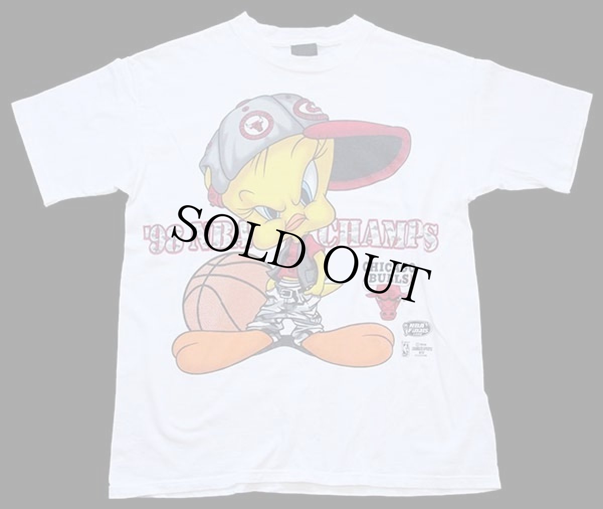 画像2: 90s USA製 NBA CHAMPS CHICAGO BULLS シカゴ ブルズ トゥイーティー コットンTシャツ 白 L (2)