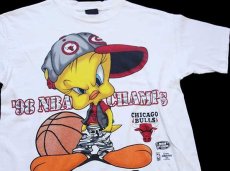 画像1: 90s USA製 NBA CHAMPS CHICAGO BULLS シカゴ ブルズ トゥイーティー コットンTシャツ 白 L (1)