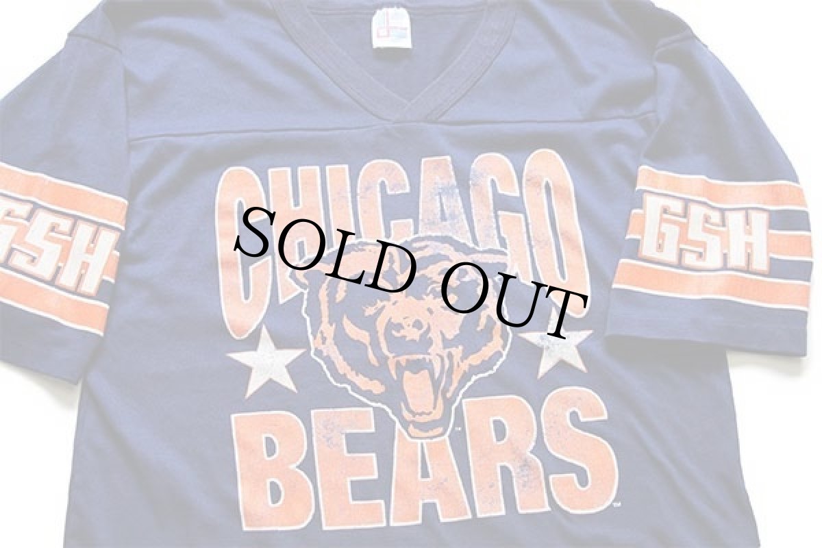 画像1: 80s USA製 NFL CHICAGO BEARS ビッグロゴ ひび割れプリント Vネック フットボールTシャツ 紺 M (1)