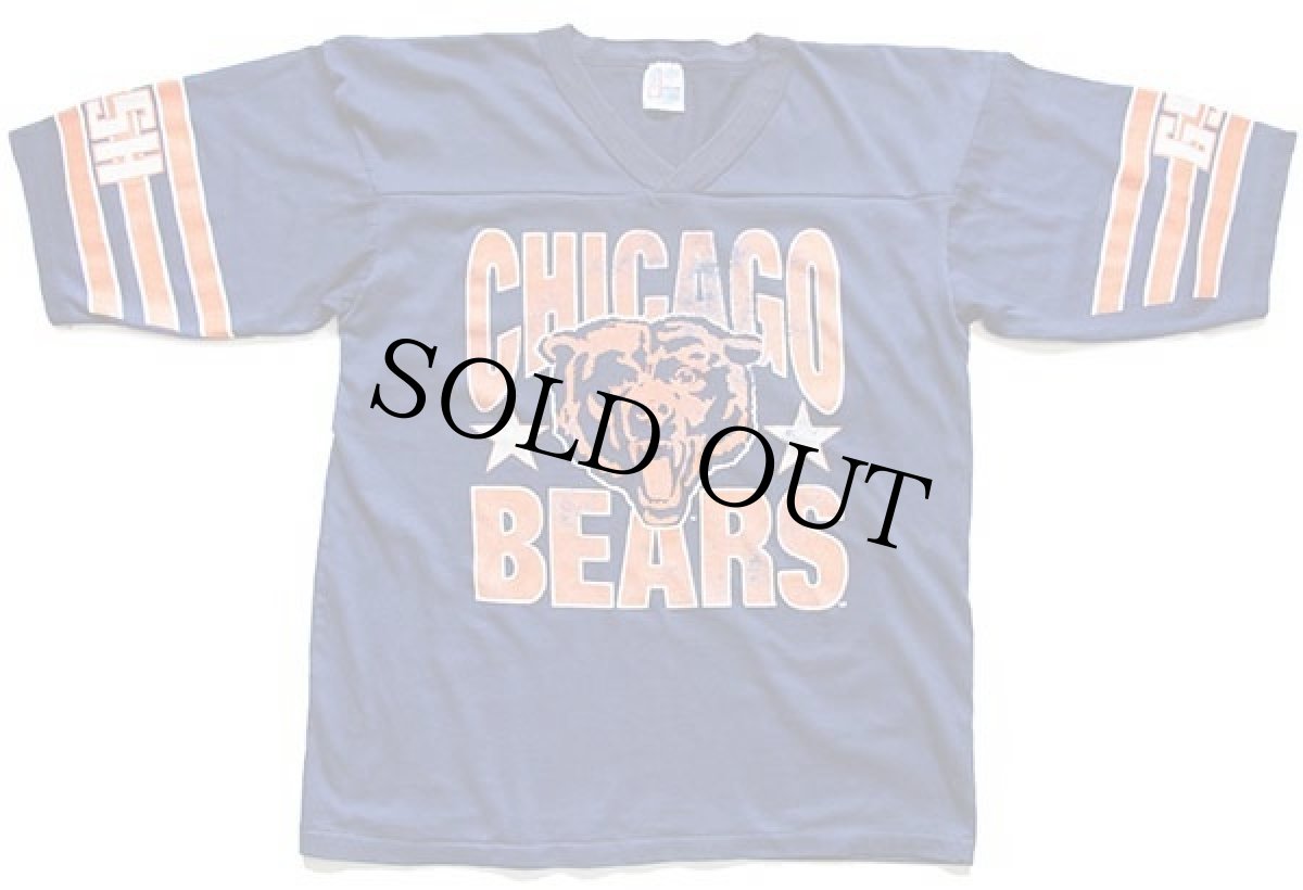 画像1: 80s USA製 NFL CHICAGO BEARS ビッグロゴ ひび割れプリント Vネック フットボールTシャツ 紺 M (1)