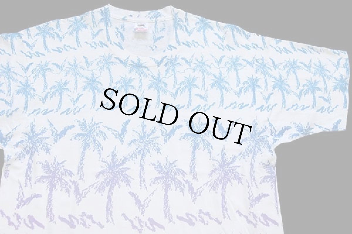 画像1: 90s USA製 NASSAU,BAHAMAS ヤシの木 グラデーション アート オールオーバープリント コットンTシャツ 白 XL (1)