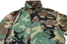 画像3: 00s 米軍 U.S.ARMY 星条旗 パッチ付き ウッドランドカモ M-65 フィールドジャケット M-R★03 (3)