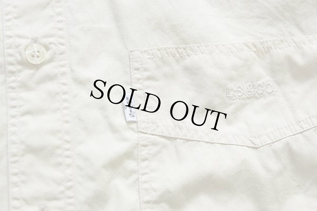 画像5: 90s ルーマニア製 Levi'sリーバイス ロゴ刺繍 ボタンダウン コットンポプリン シャツ クリーム★ユーロ (5)