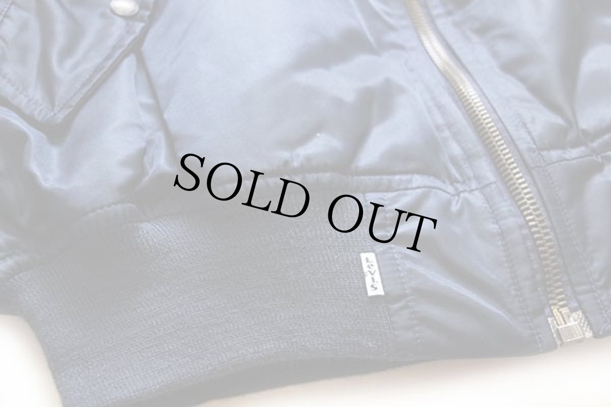 画像5: デッドストック★90s イタリア製 Levi'sリーバイス MA-1タイプ ロゴ刺繍 ナイロン フライトジャケット 紺 XL★ユーロ (5)