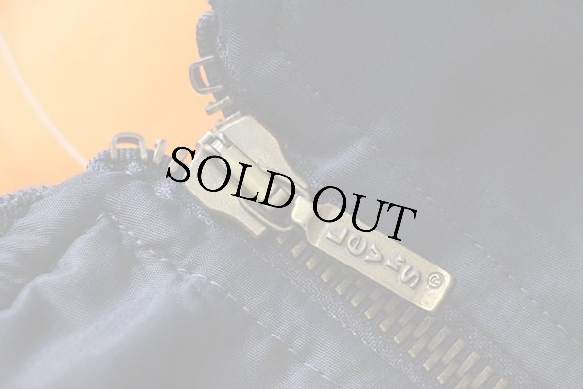 画像4: デッドストック★90s イタリア製 Levi'sリーバイス MA-1タイプ ロゴ刺繍 ナイロン フライトジャケット 紺 L★ユーロ (4)