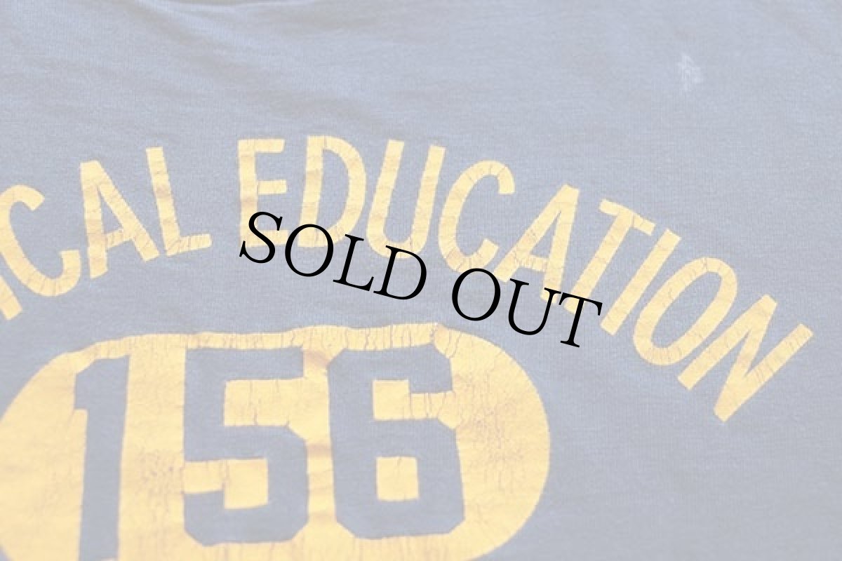 画像4: 80s USA製 Championチャンピオン PHYSICAL EDUCATION 156 UW-OSHKOSH ひび割れプリント コットン リバーシブルTシャツ紺×黄 (4)