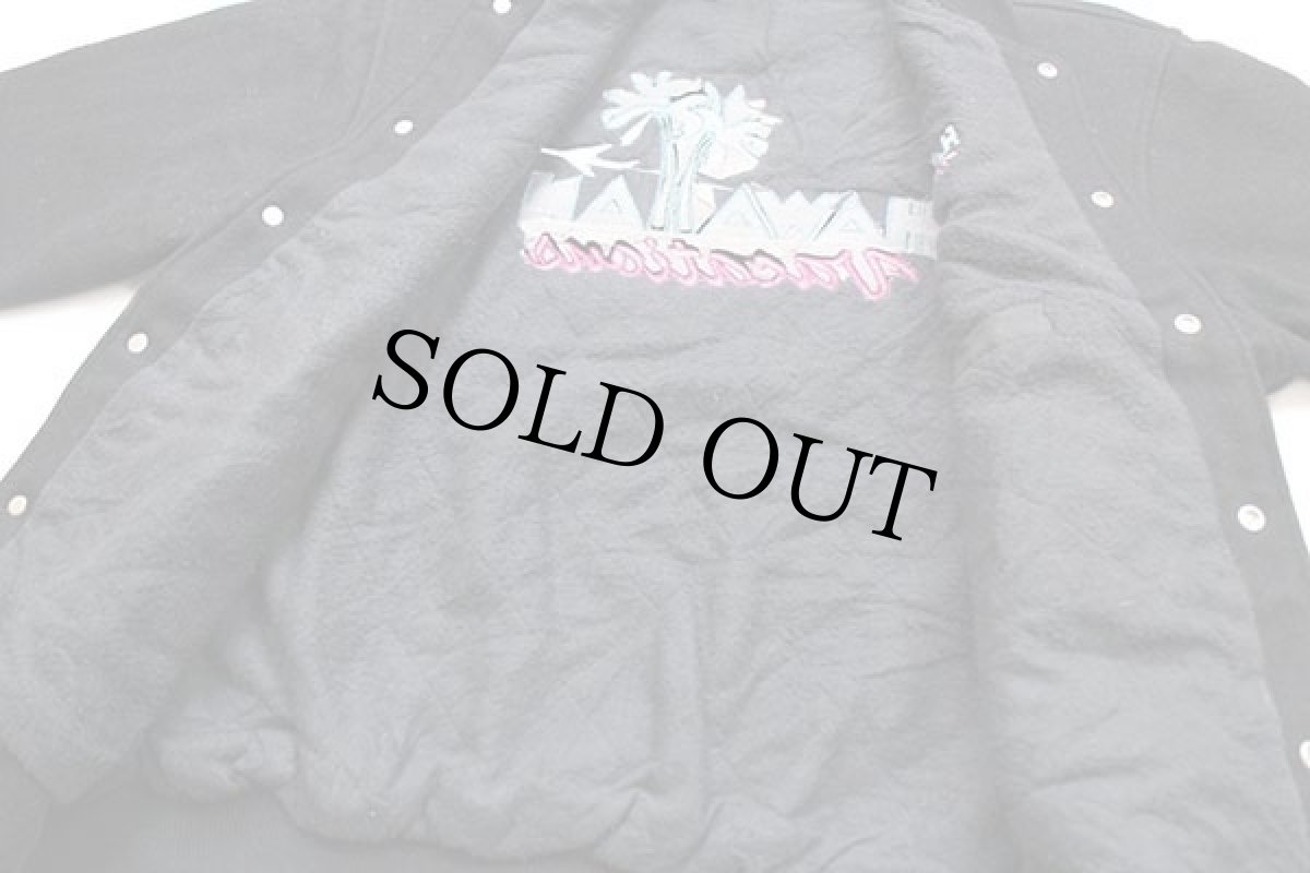 画像6: 90s USA製 HAWAIIAN Vacations ヤシの木 飛行機 刺繍 キルティングライナー メルトン ウール スタジャン 黒 L (6)