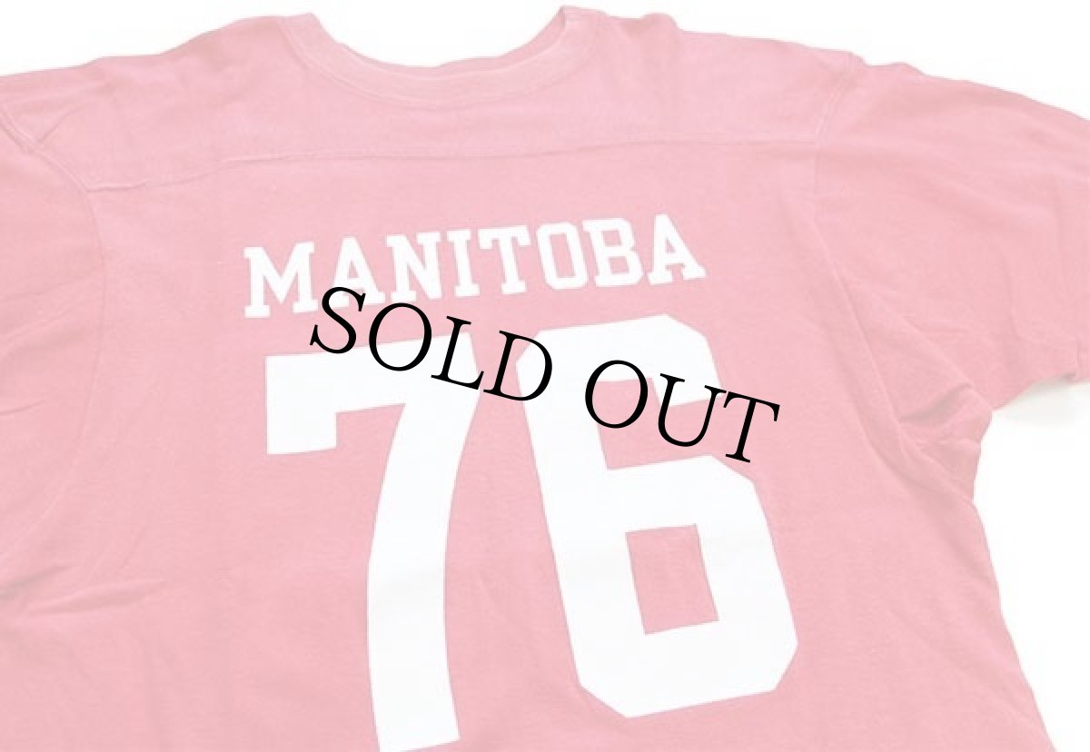 画像3: 70s USA製 Championチャンピオン MANITOBA 76 ナンバリング コットン フットボールTシャツ 赤 フェード M (3)