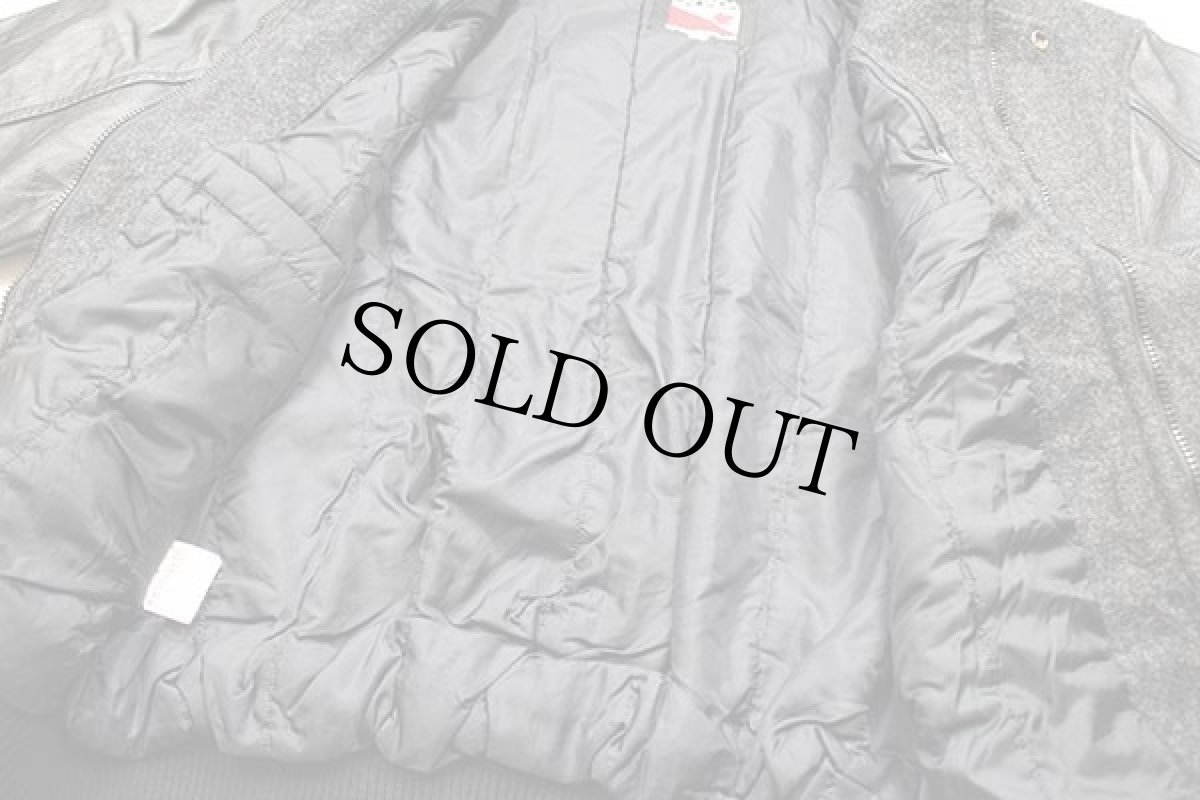 画像5: 90s カナダ製 RAYOVAC刺繍 スタンドカラー 中綿入り メルトン ウール 袖革スタジャン チャコールグレー×黒 (5)