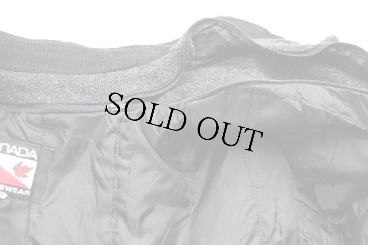 画像6: 90s カナダ製 RAYOVAC刺繍 スタンドカラー 中綿入り メルトン ウール 袖革スタジャン チャコールグレー×黒 (6)