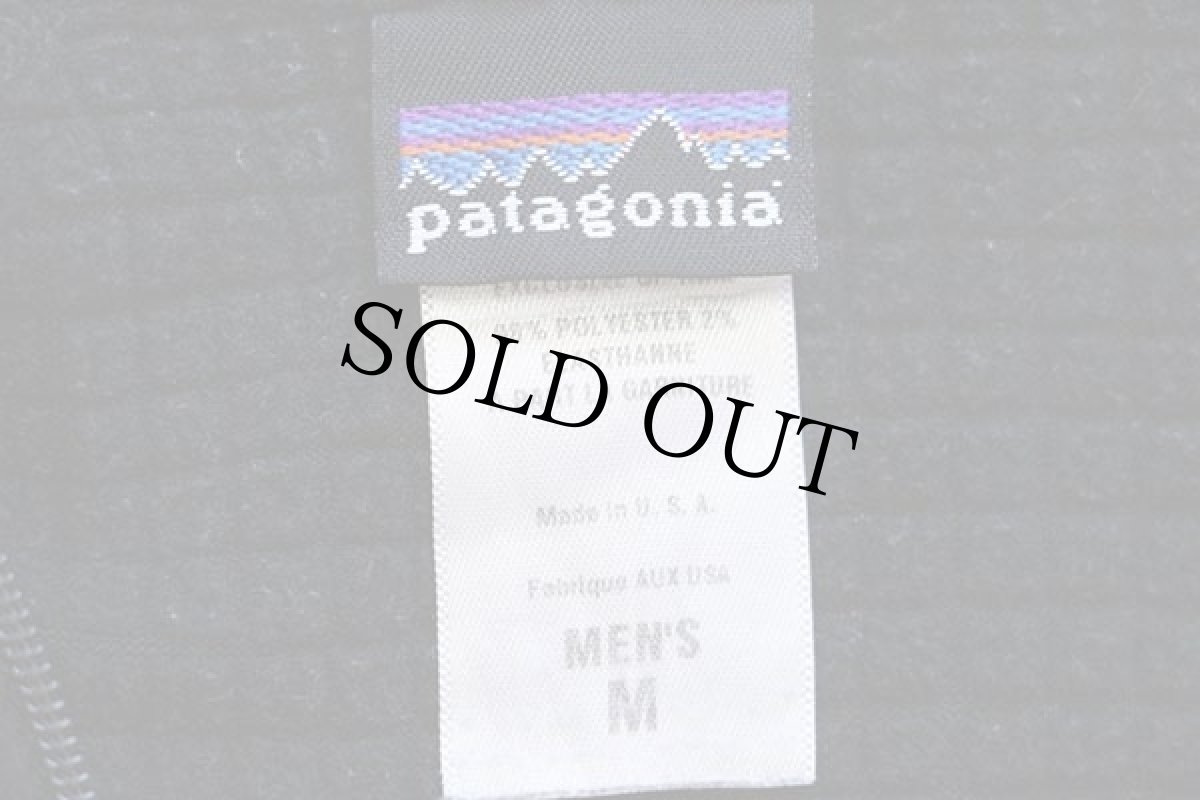 画像4: 00s USA製 patagoniaパタゴニア R1 フラッシュプルオーバー ワンポイント POLARTEC インナーフリース 黒 M (4)