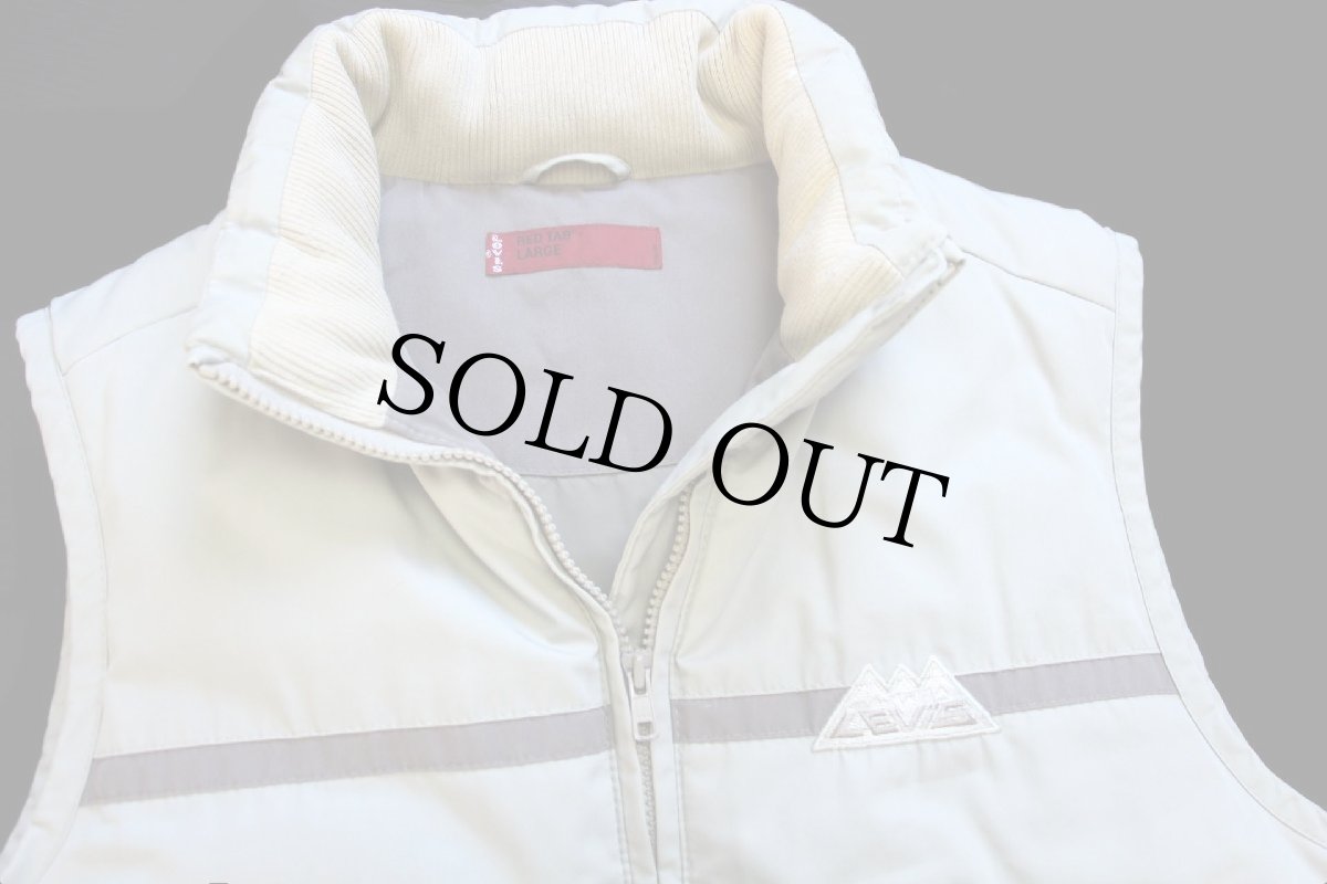 画像3: 00s Levi'sリーバイス RED TAB ロゴ刺繍 ダウンベスト ライトベージュ L (3)