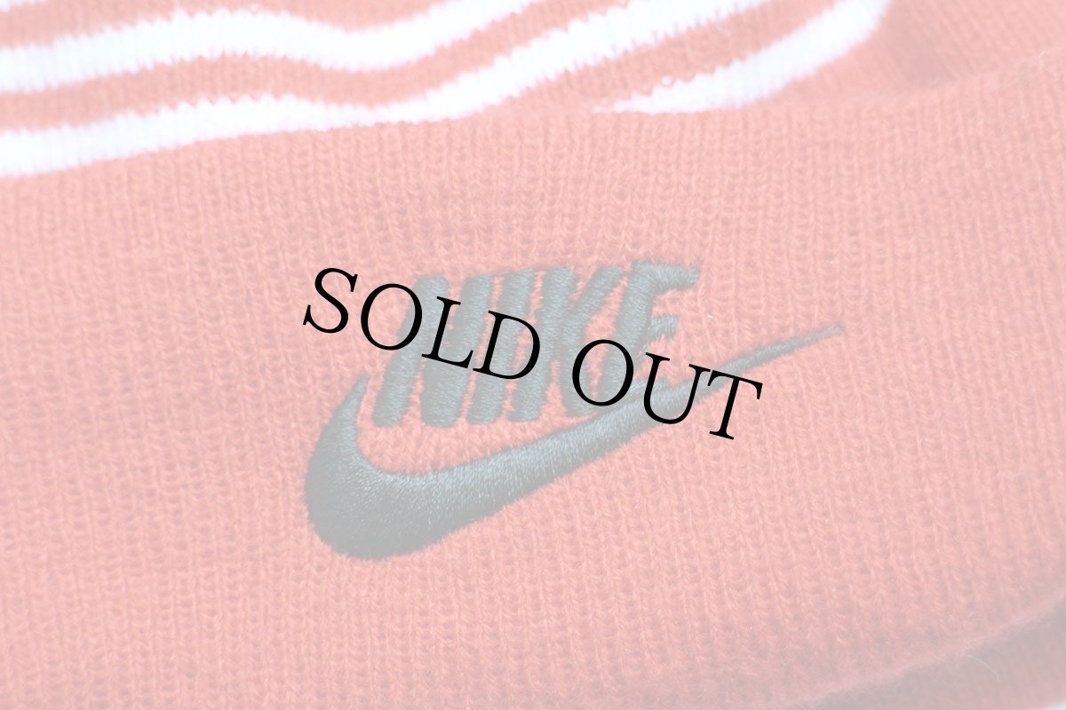 画像6: NIKEナイキ ロゴ刺繍 アクリル ニットキャップ 黒×赤 YOUTH★ニット帽 (6)