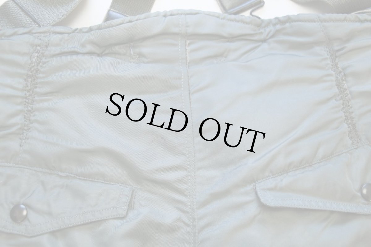 画像10: 50s 米軍 USAF A-11D ナイロン フライトパンツ サスペンダー付き セージグリーン 34 (10)