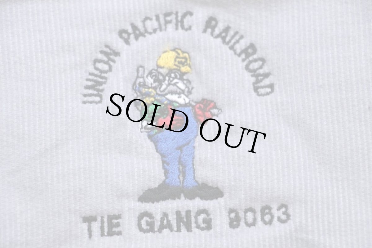 画像4: 90s USA製 HARTWELL UNION PACIFIC RAILROAD マスコット刺繍 キルティングライナー コーデュロイスタジャン グレー (4)