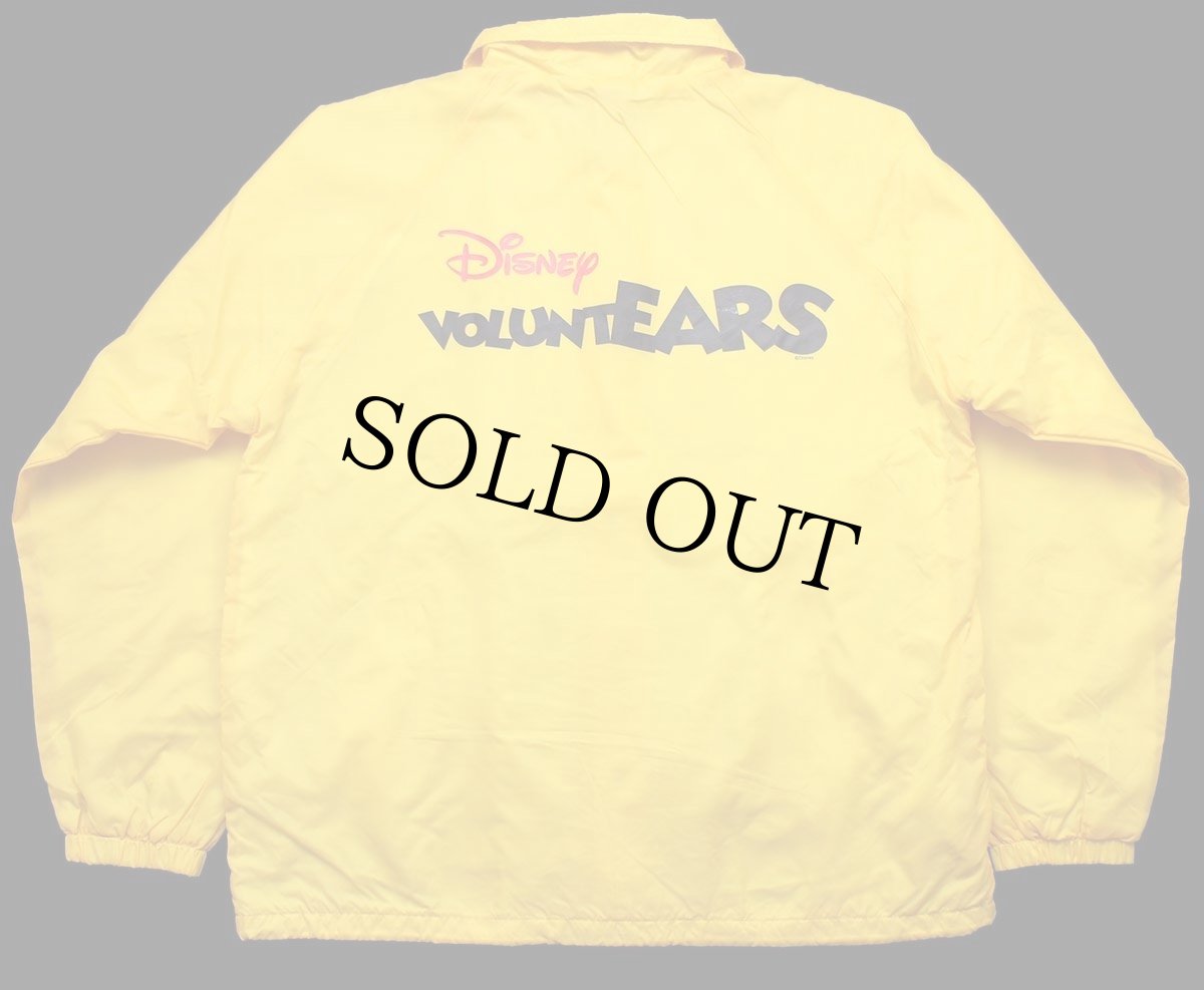 画像2: 00s Disneyディズニー VOLUNTEARS Show Your Character 刺繍 ナイロン コーチジャケット 黄 L (2)