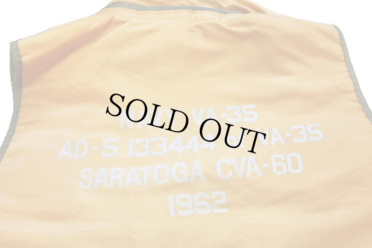 画像3: 90s AVIREXアヴィレックス NAVY VA-35 SARATOGA CVA-60 パッチ&フード付き ナイロン フライト デッキクルーベスト 黄 M (3)