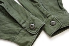画像5: 70s 米軍 U.S.ARMY パッチ&ピンズ付き コットンサテン ユーティリティシャツ オリーブグリーン 17.5 (5)