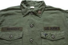 画像3: 70s 米軍 U.S.ARMY パッチ&ピンズ付き コットンサテン ユーティリティシャツ オリーブグリーン 17.5★R (3)