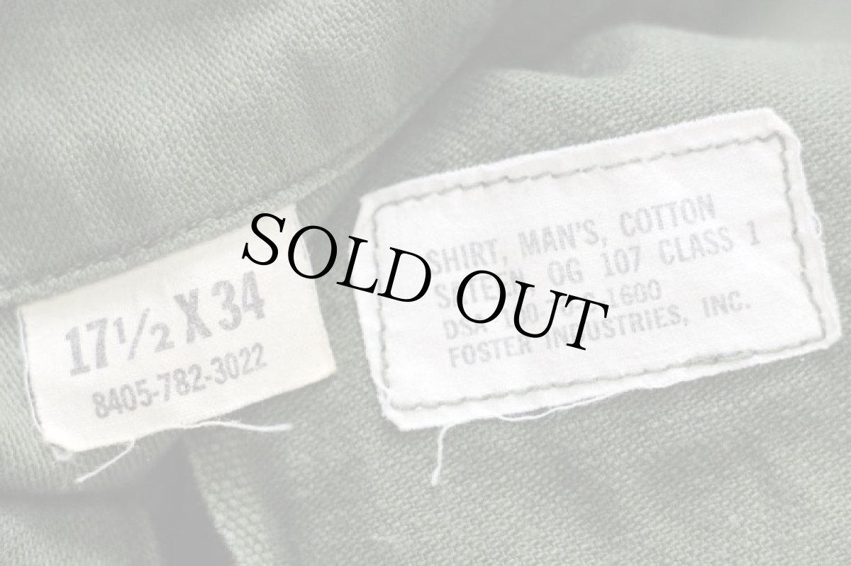 画像4: 70s 米軍 U.S.ARMY パッチ&ピンズ付き コットンサテン ユーティリティシャツ オリーブグリーン 17.5 (4)