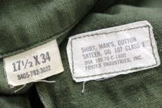 画像4: 70s 米軍 U.S.ARMY パッチ&ピンズ付き コットンサテン ユーティリティシャツ オリーブグリーン 17.5 (4)