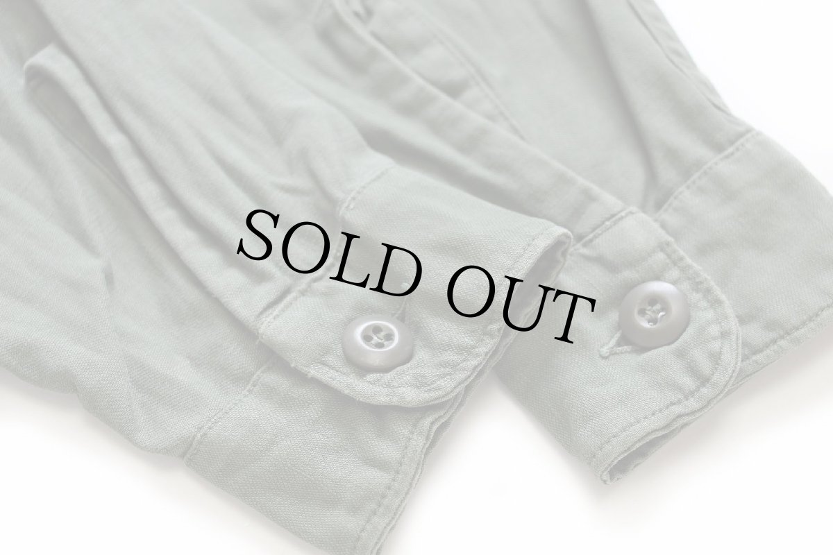 画像6: 60s 米軍 U.S.ARMY パッチ付き コットンサテン ユーティリティシャツ オリーブグリーン 15.5 (6)