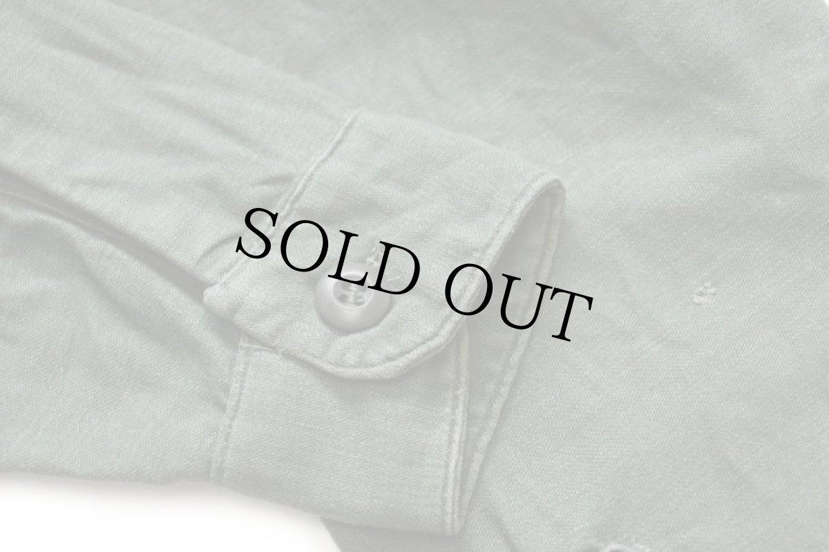 画像6: 70s 米軍 U.S.ARMY パッチ付き コットンサテン ユーティリティシャツ オリーブグリーン 15.5★Q (6)